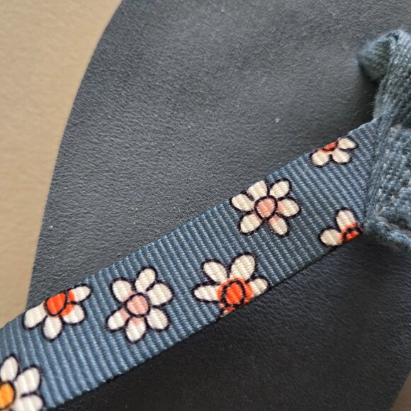 Vera Bradley Flip Flops - Picture 2 of 6